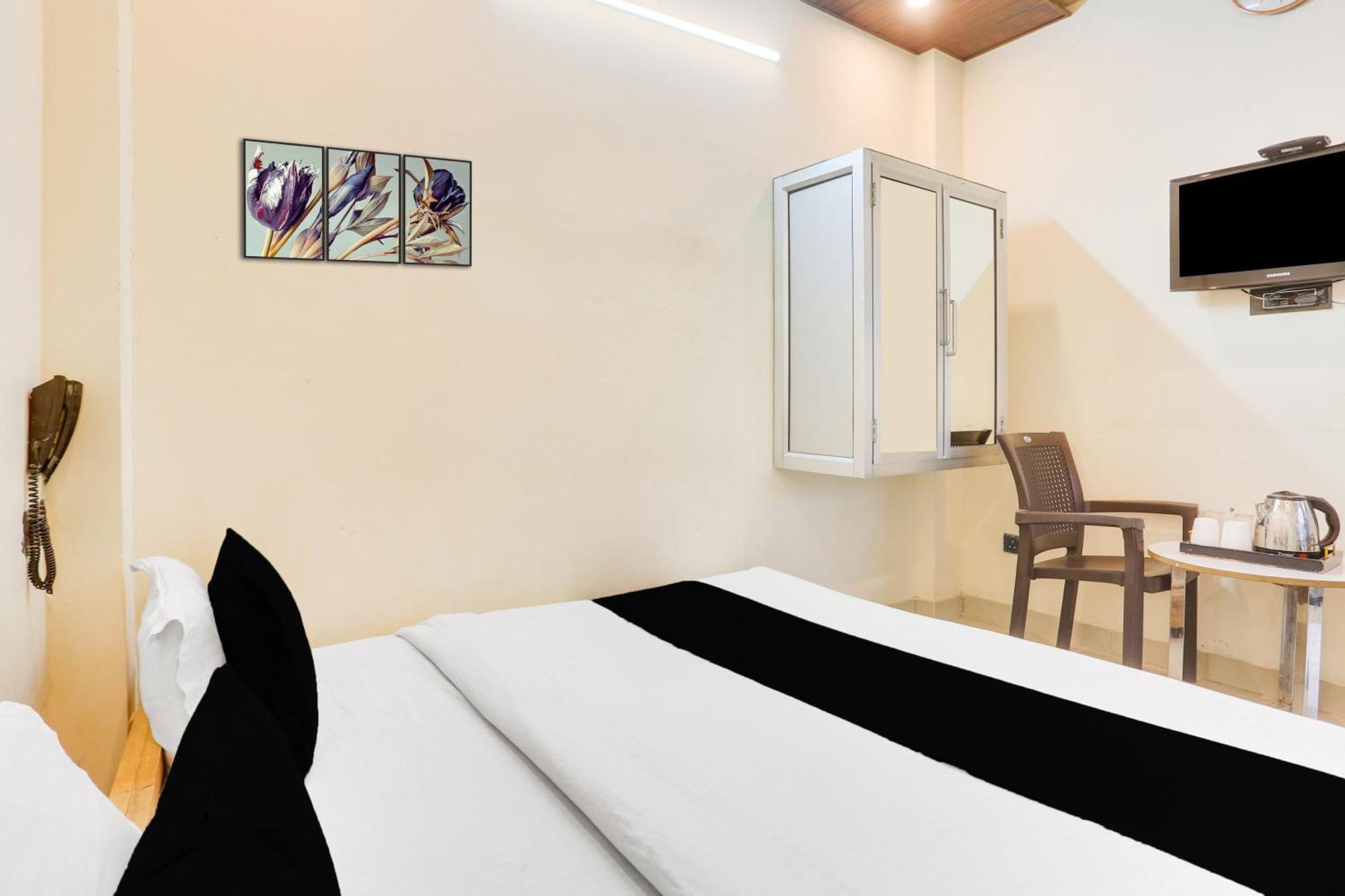 Super Hotel O Jamrani Formerly White House Haldwāni Eksteriør billede